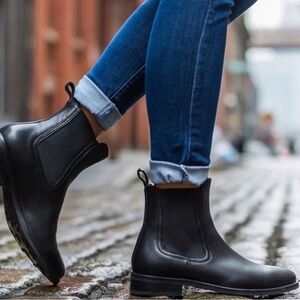 Thursday Boot Company Women’s Duchess Black Pull-On Leather Chelsea Boots 7.5